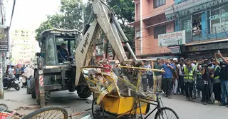 ফুটপাতে অবৈধ দোকান বসিয়ে ভাড়া; ৮ প্রতিষ্ঠানের লাইসেন্স স্থগিত করলো কুসিক
